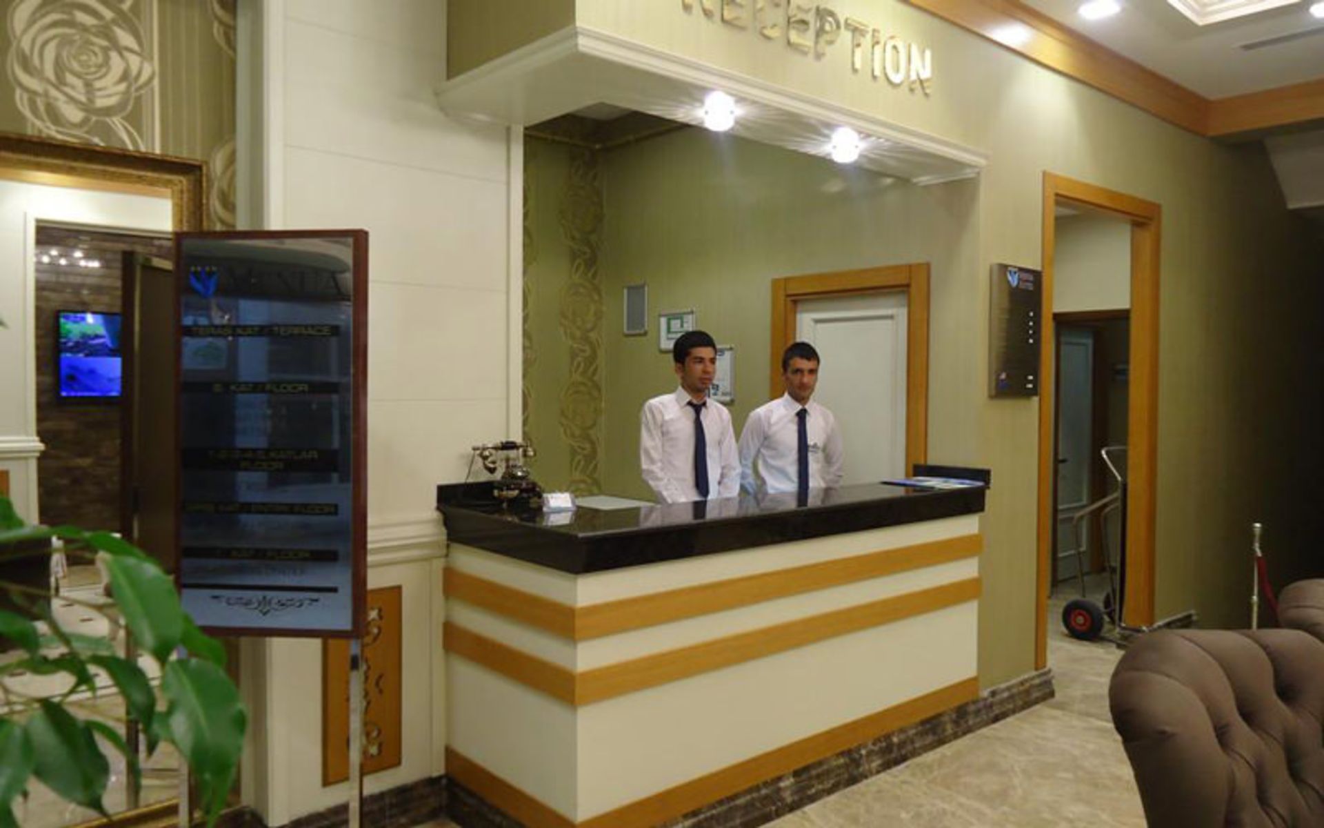 هتل منوآ (Menua Hotel)