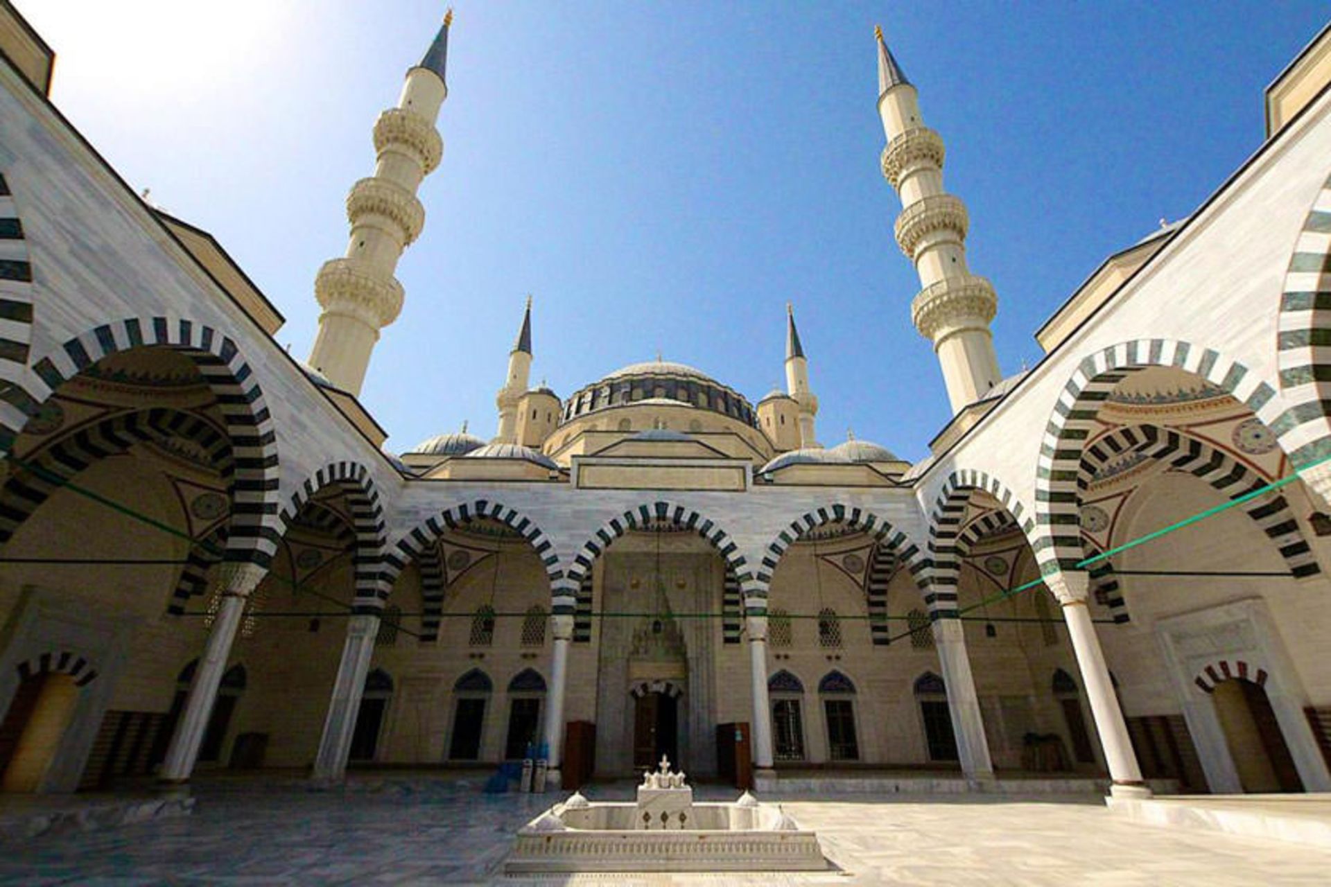مسجد آزادی عشق آباد