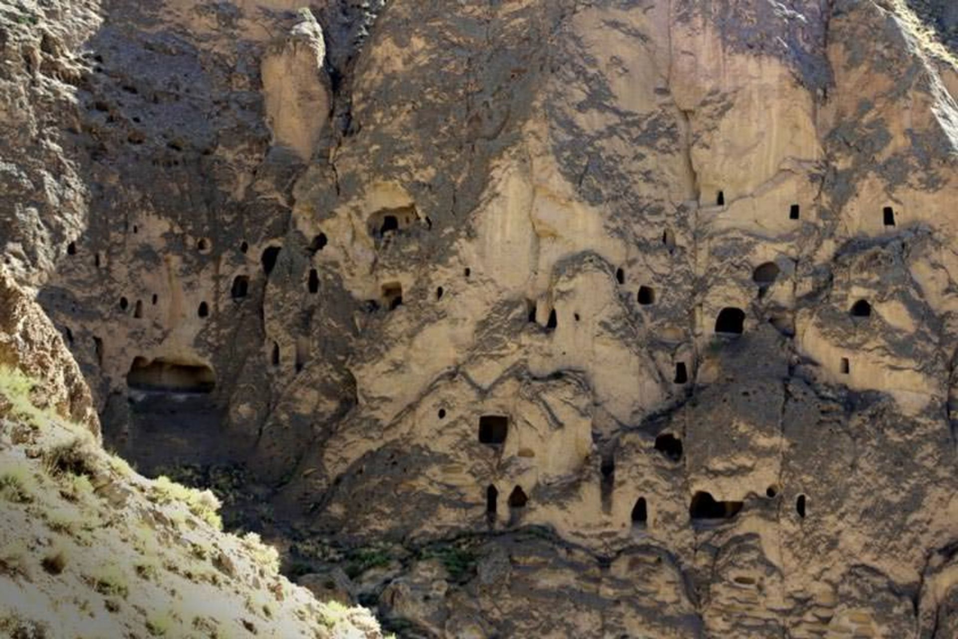 غارهای دستکند آمل
