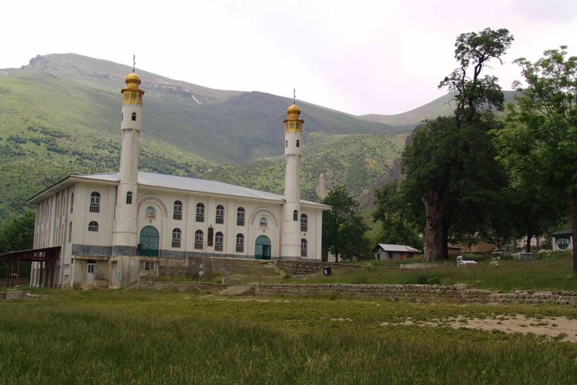 مسجد آدینه 
