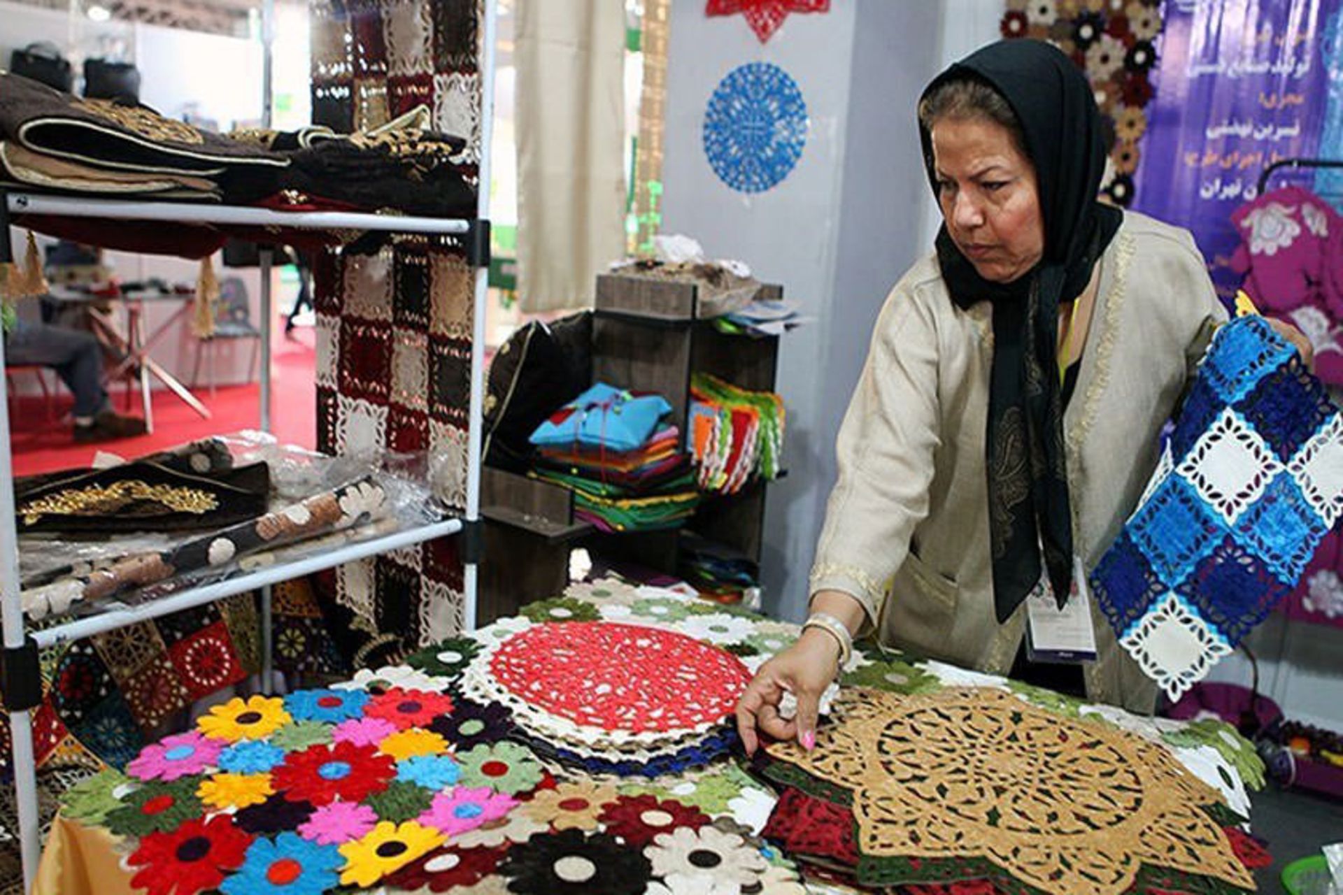 زنان و صنایع دستی