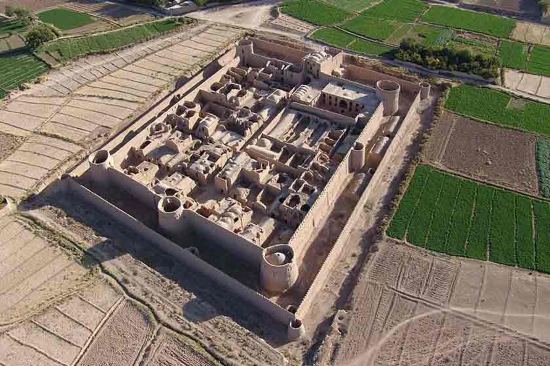 قلعه مهرپادین مهریز