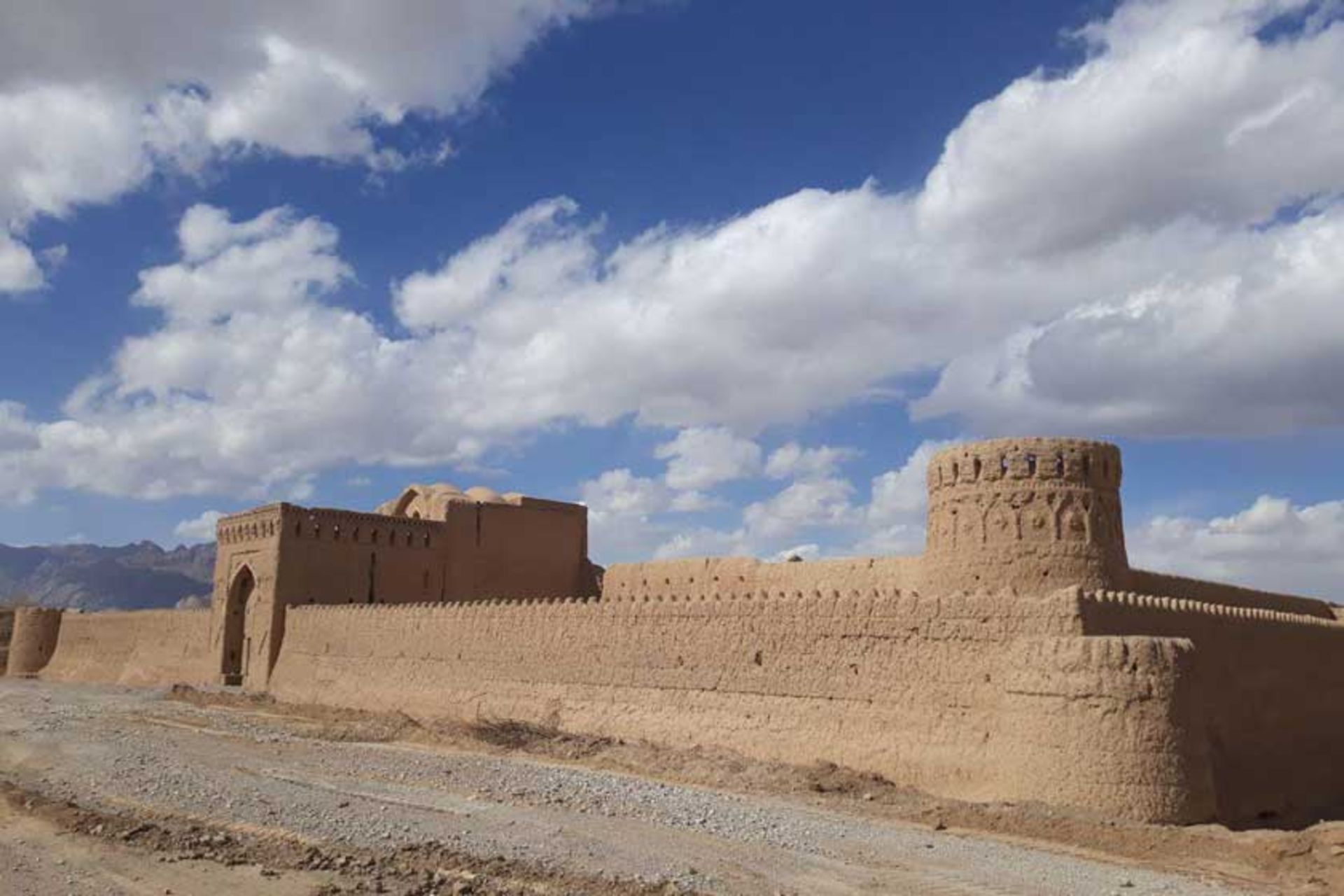 قلعه مهرپادین مهریز