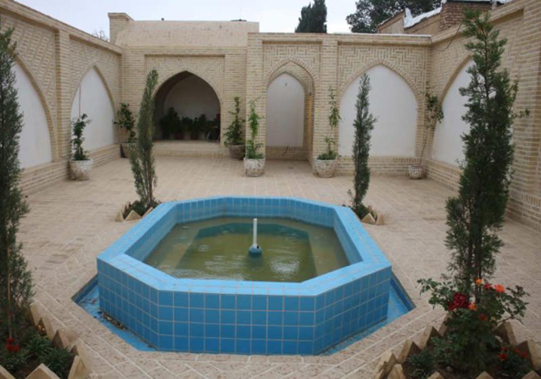 حیاط عمارت حاکم
