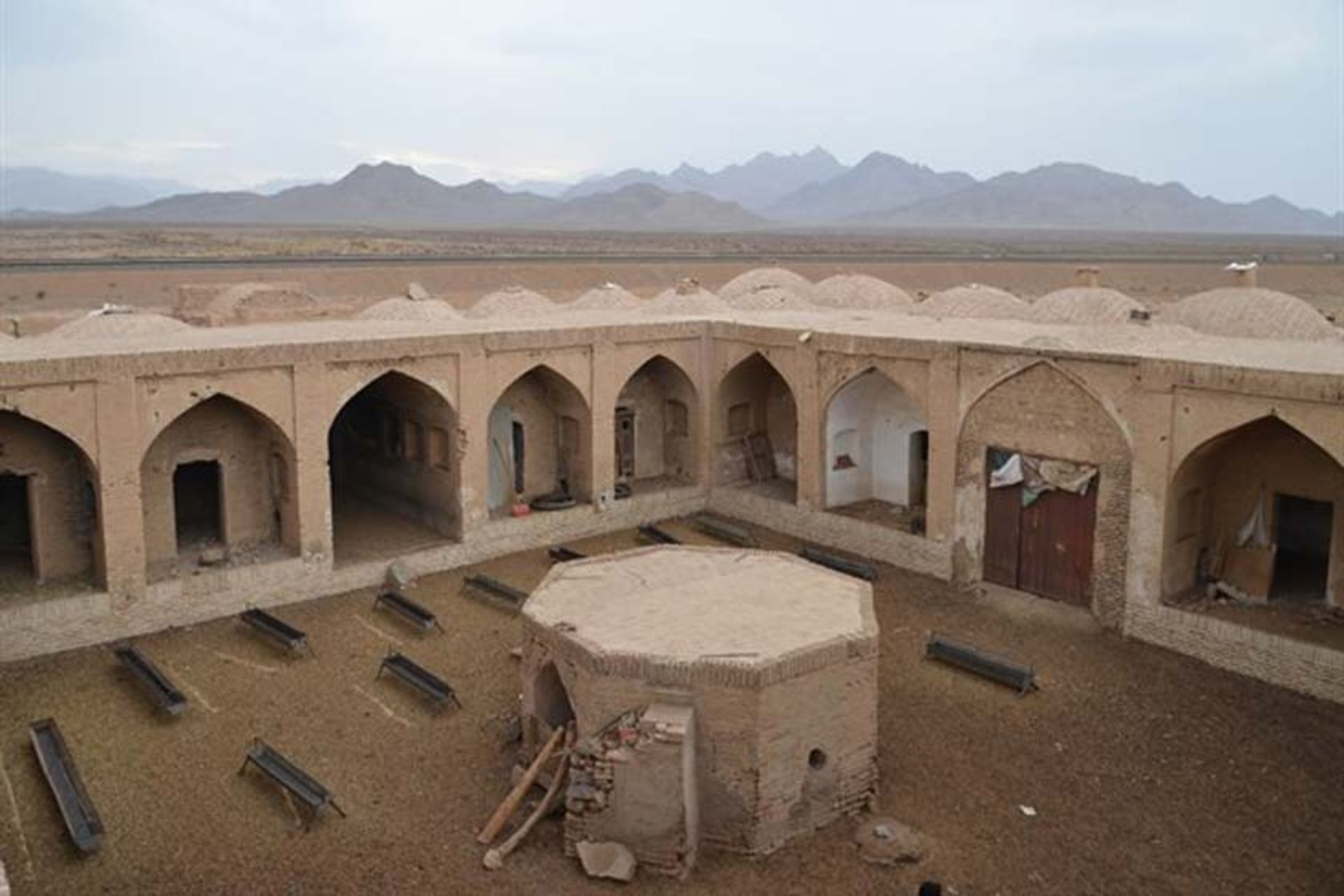کاروانسرا و برج ارجنان