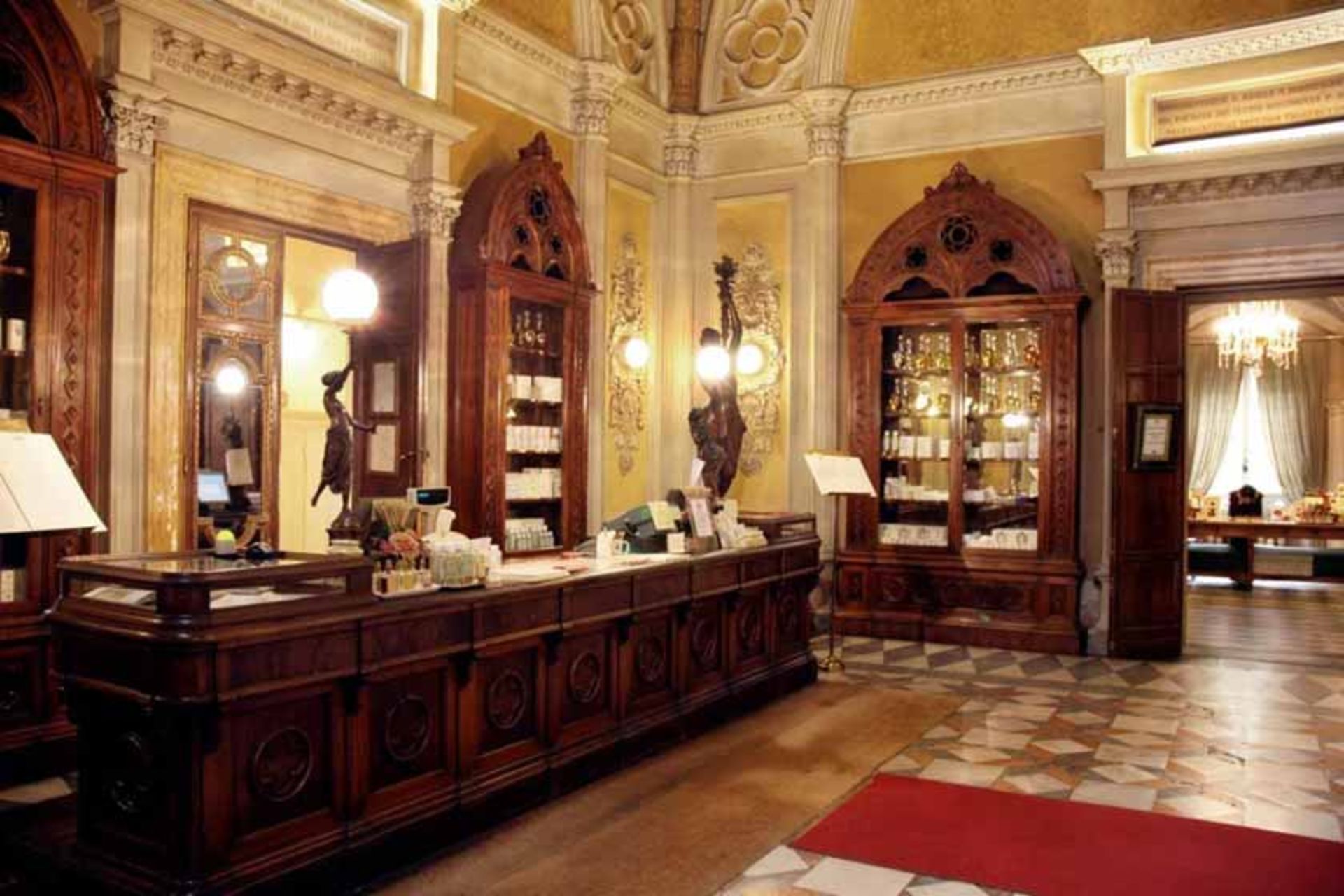 داروخانه سانتا ماریا نوولا (کارگاه عطر)