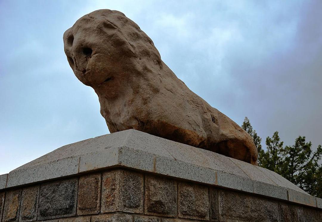 شیر سنگی همدان در میدان سنگ شیر