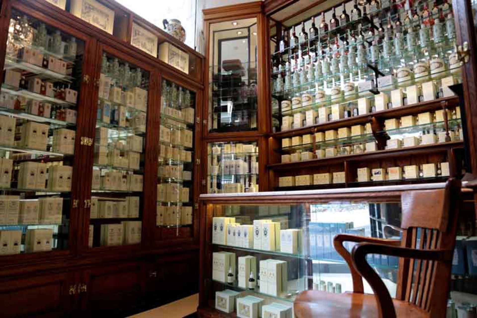 داروخانه سانتا ماریا نوولا (کارگاه عطر)