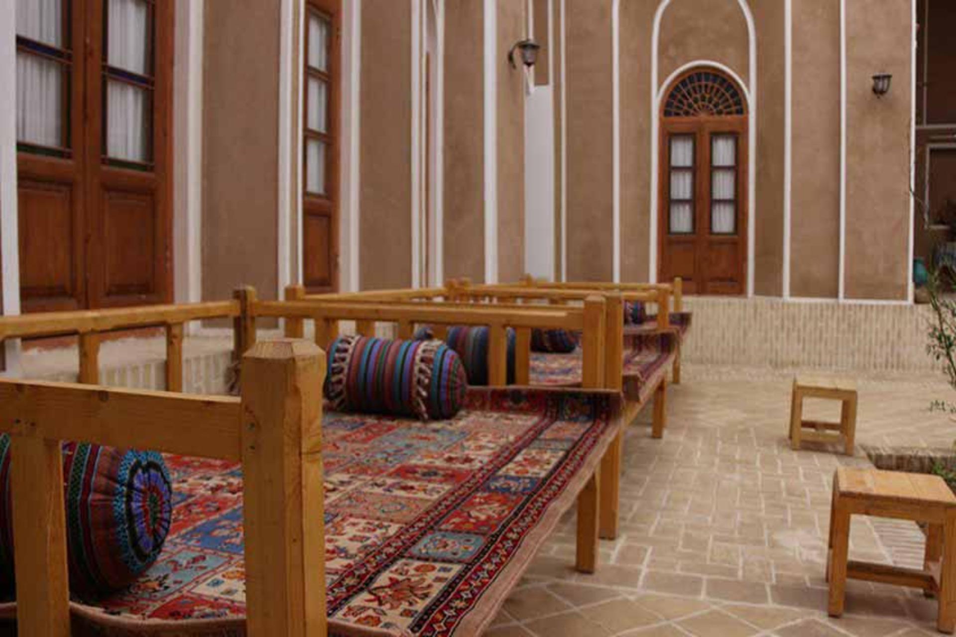 اقامتگاه بومگردی ماه بی بی 
