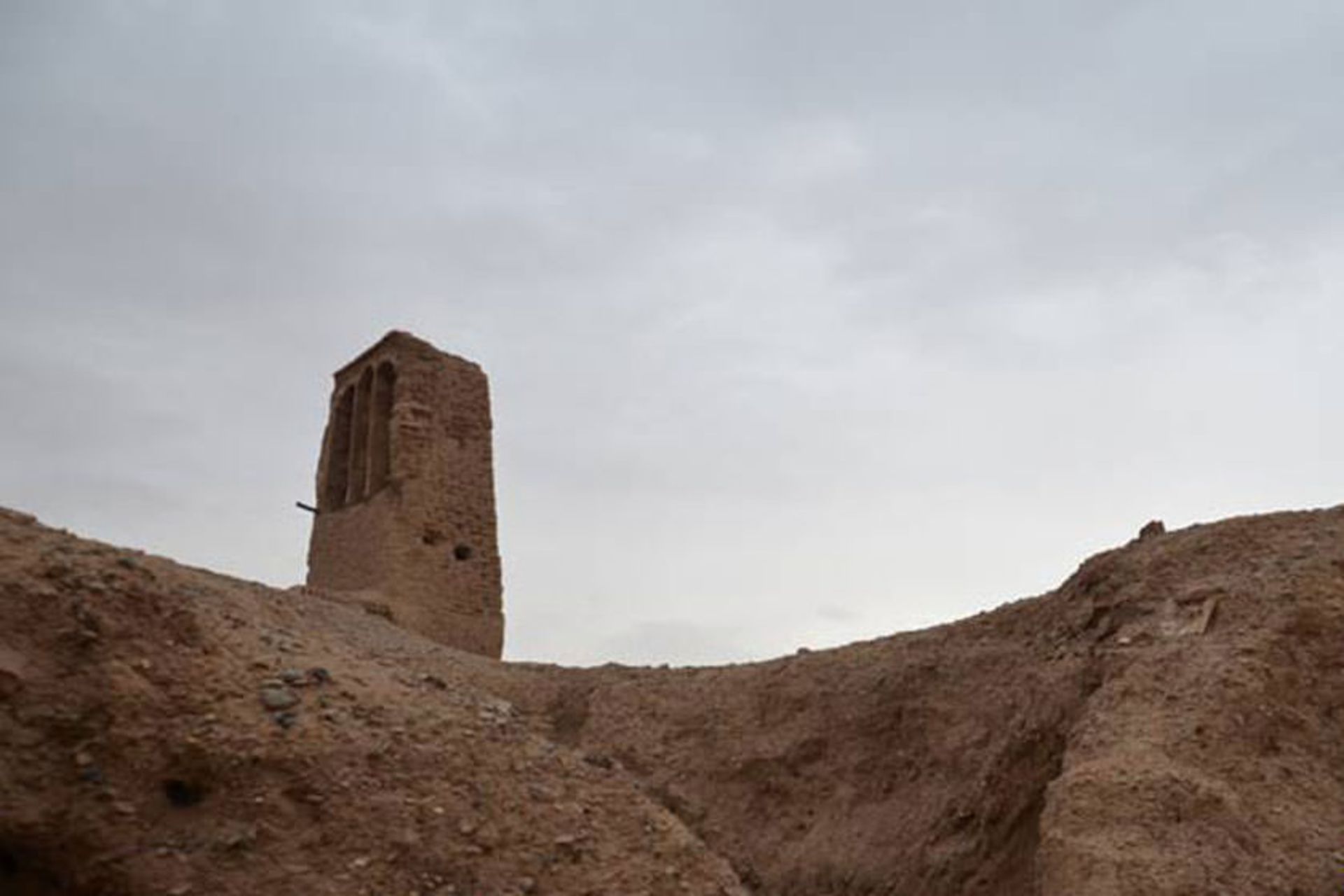 کاروانسرا و برج ارجنان