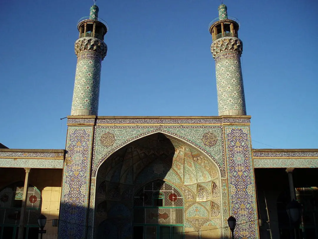 ایوان و گلدسته های مسجد جامع همدان