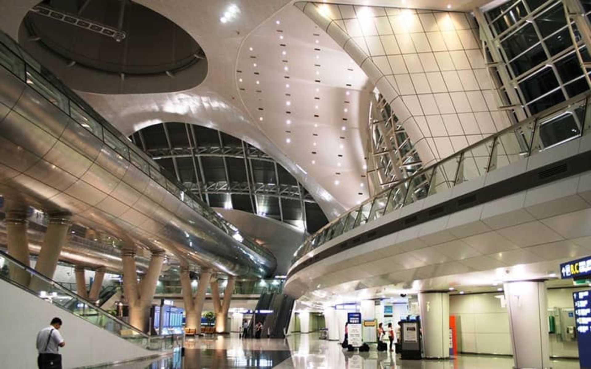 فرودگاه