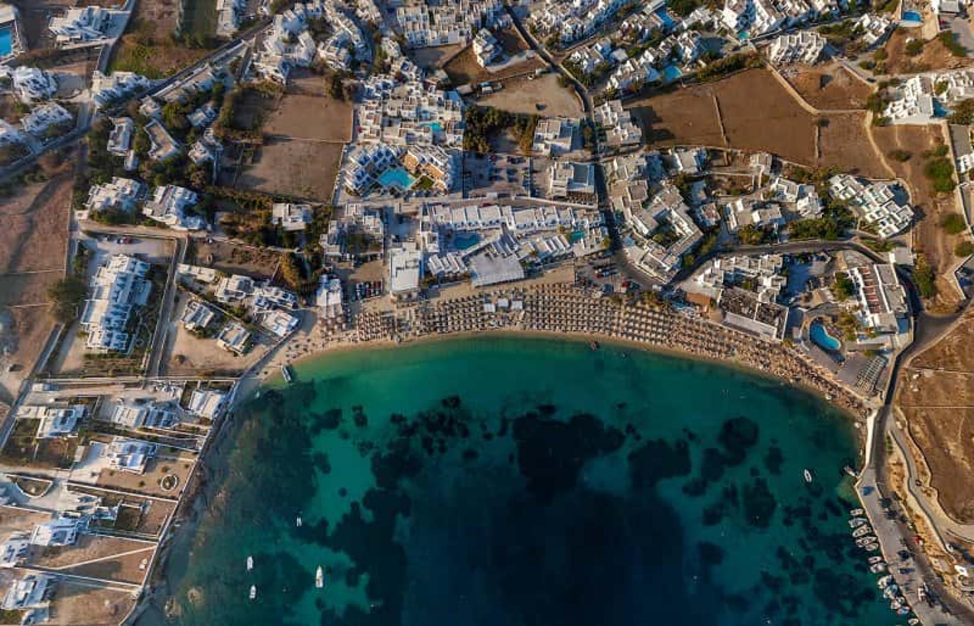 ساحل اورنوس در میکونوس؛ یونان