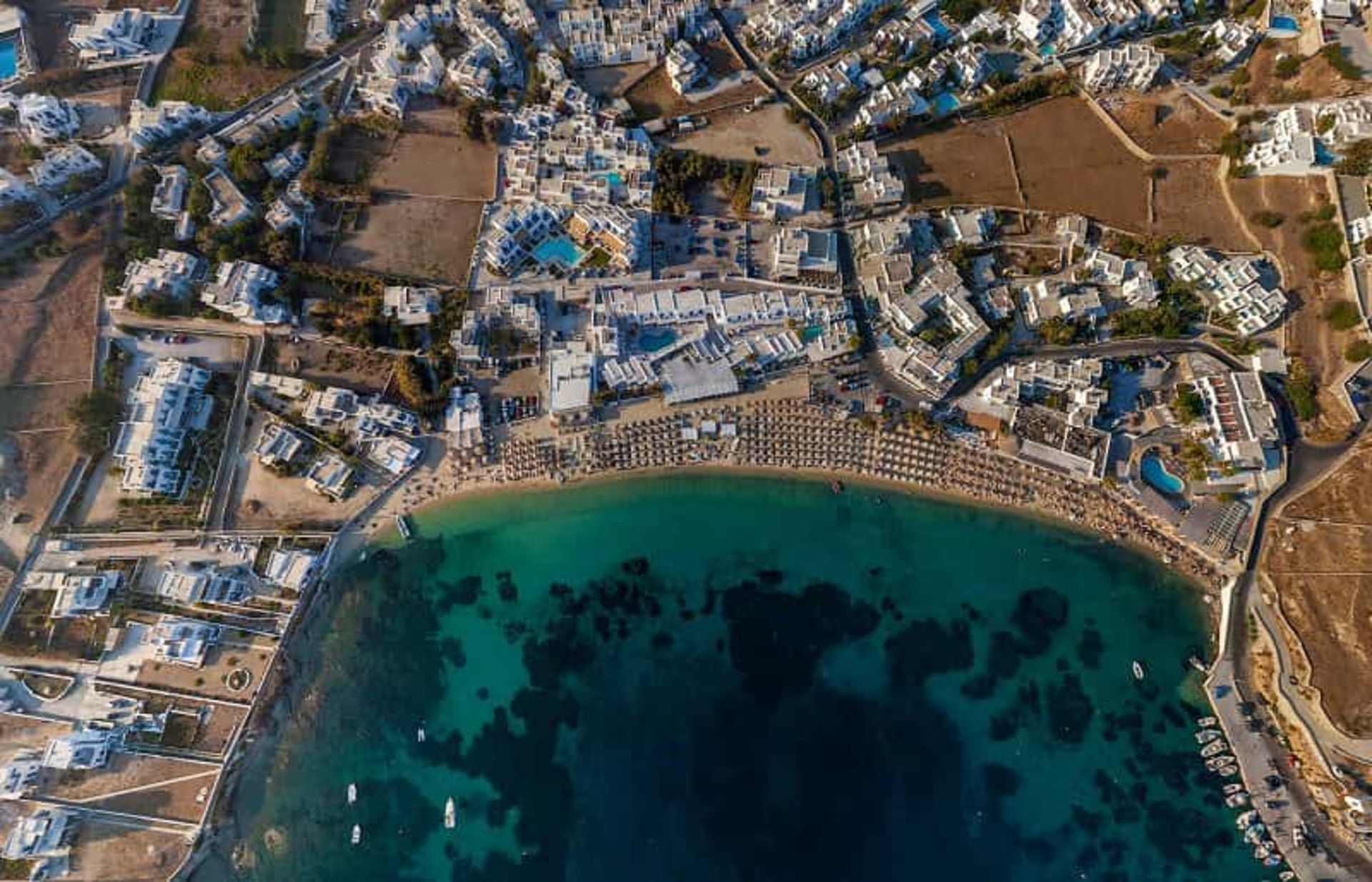 ساحل اورنوس در میکونوس؛ یونان