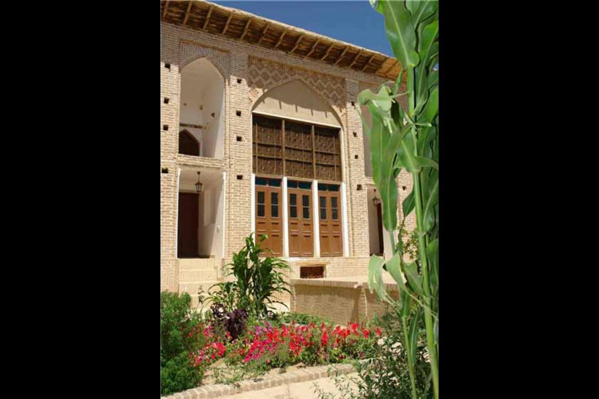 موزه مردم شناسی آشتیان (خانه میرزا هدایت الله وزیر دفتری)