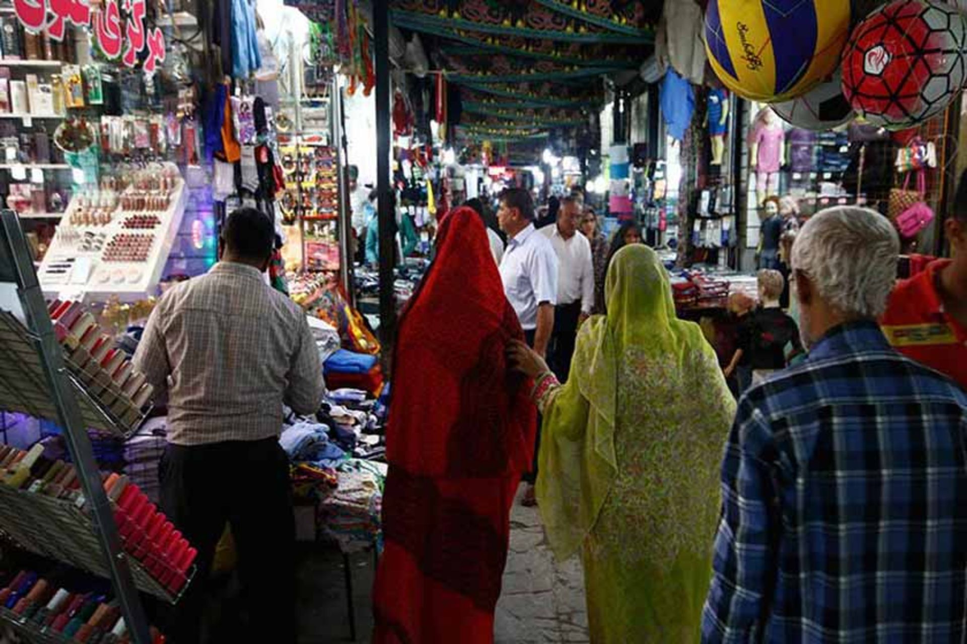 بازار لاری ها و اوزی ها