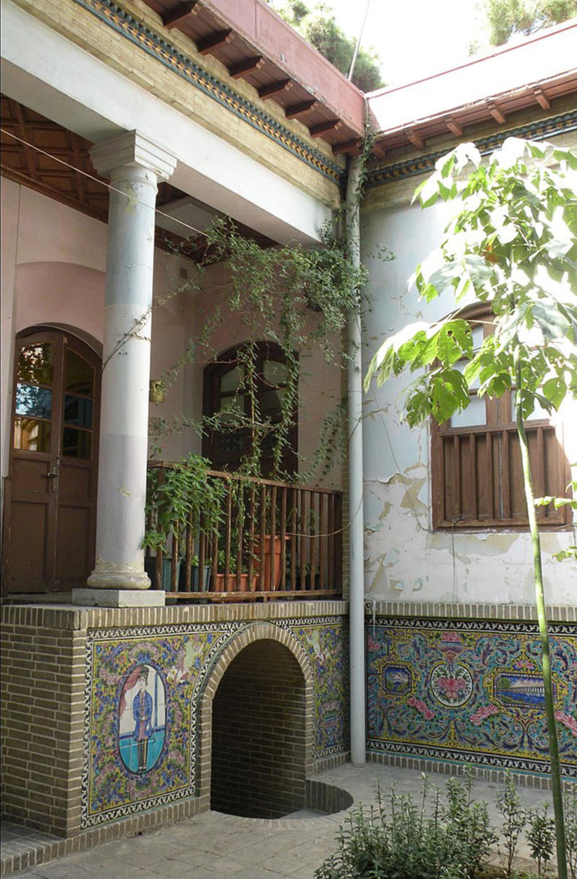 خانه صادق هدایت