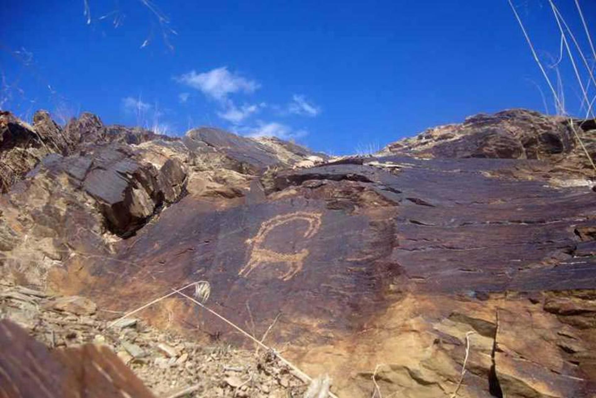 سنگ نگاره های روستای جوباده