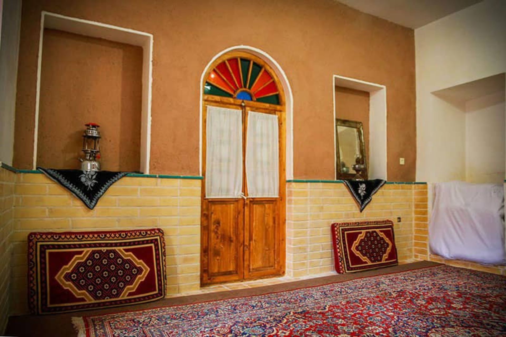 اقامتگاه بوم‌گردی شمس- نراق