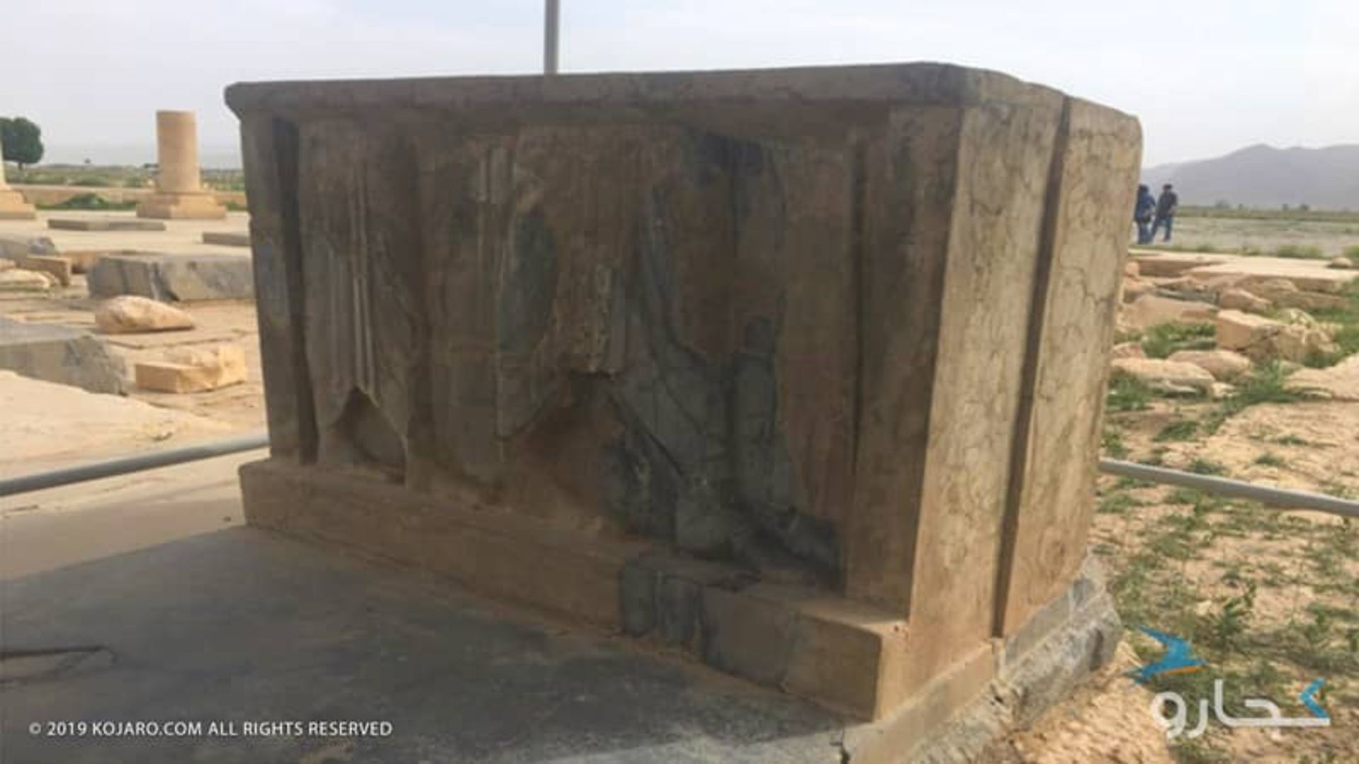 سنگ نگاره انسان بالدار