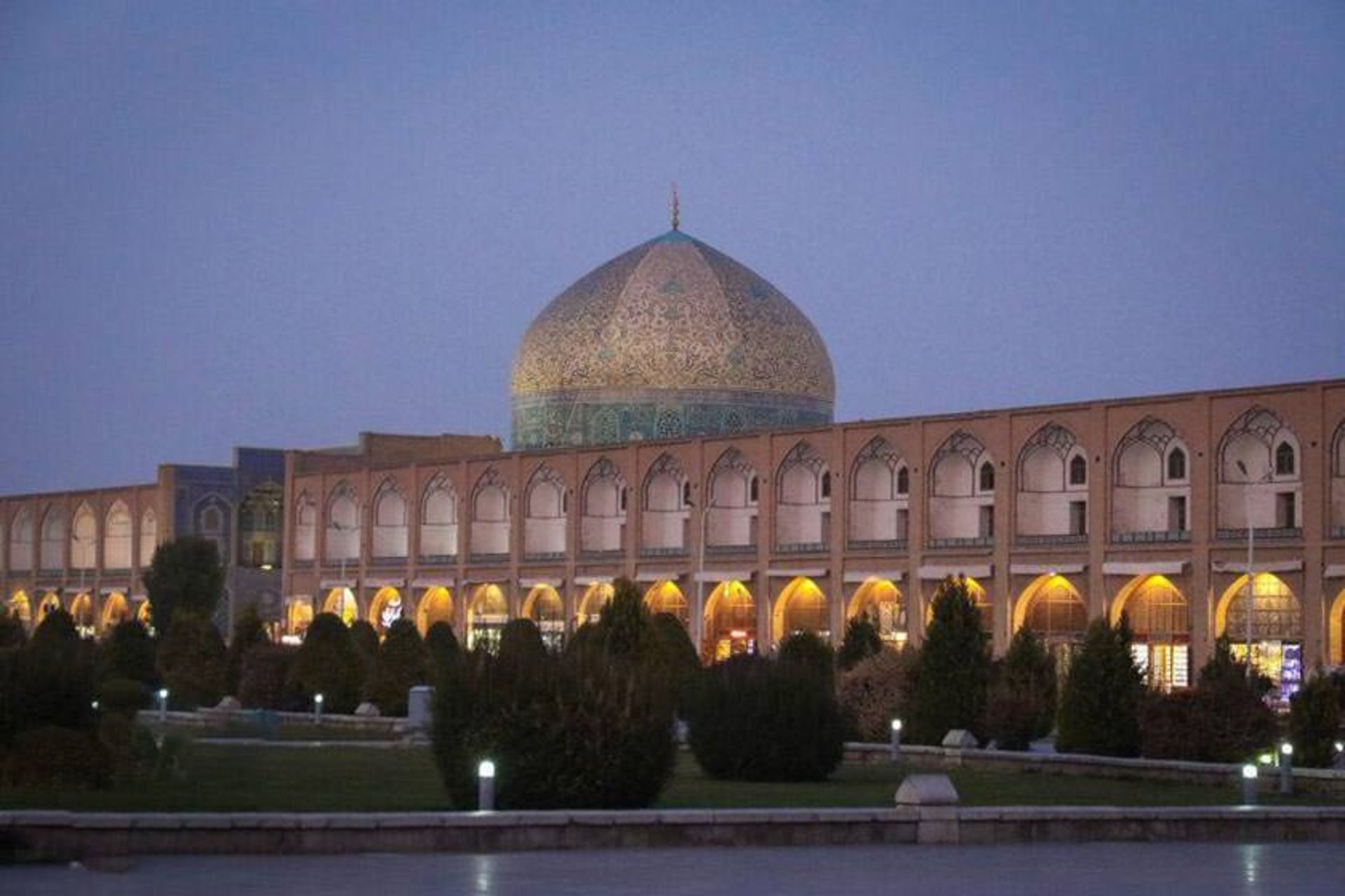 گنبد دو رنگ مسجد شیخ لطف الله