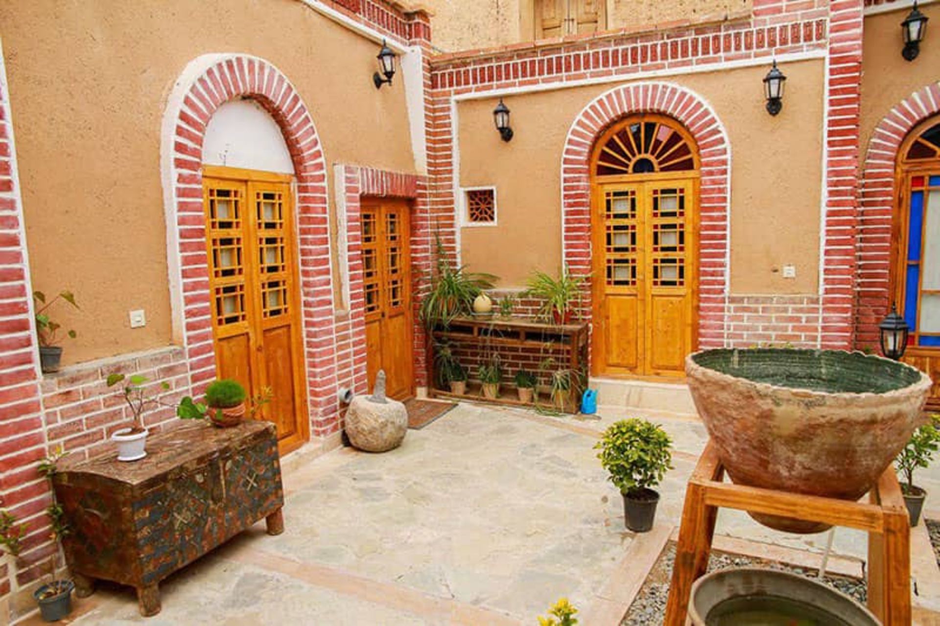 اقامتگاه بوم‌گردی شمس- نراق