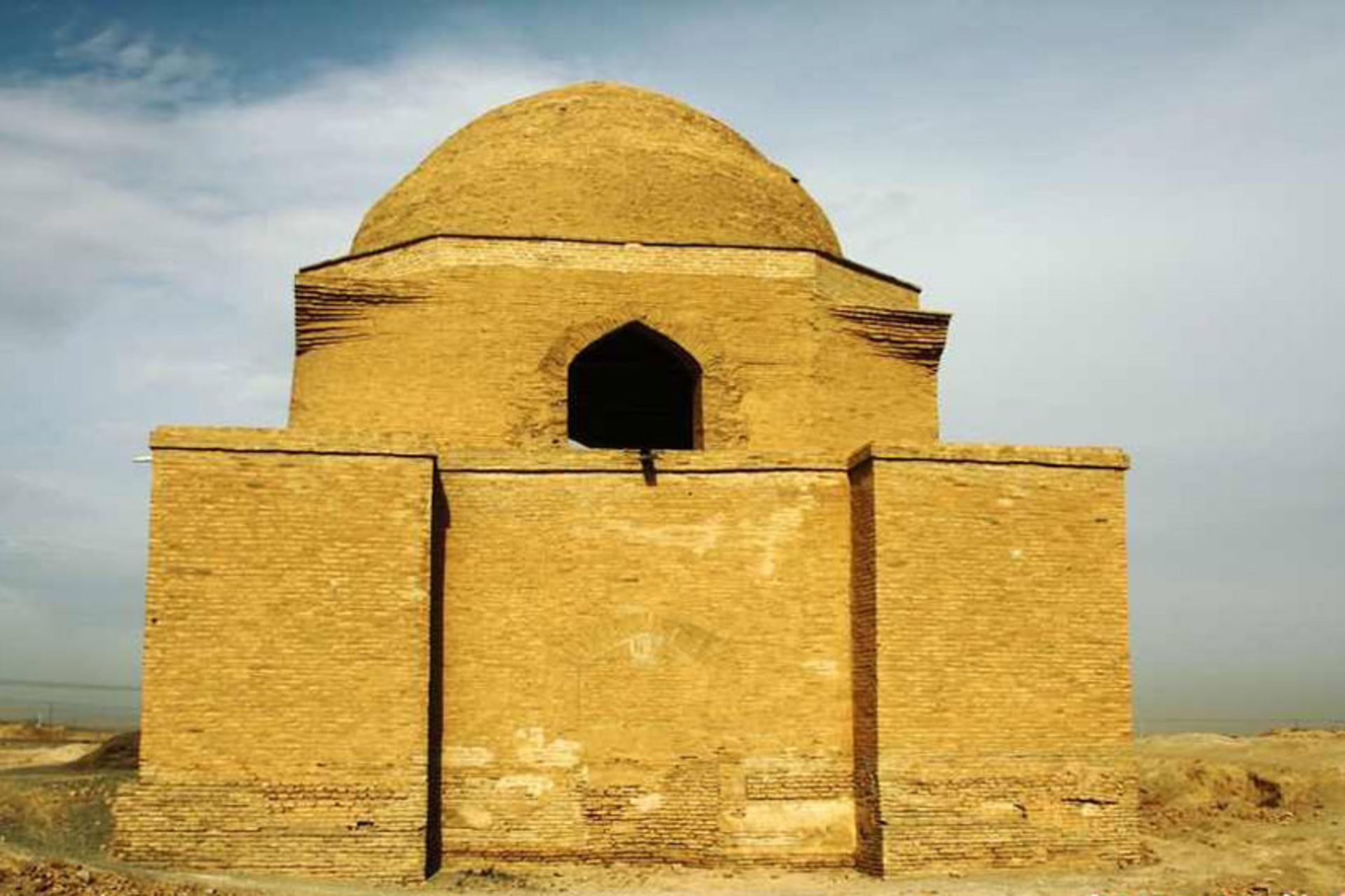 آرامگاه ارسلان جاذب