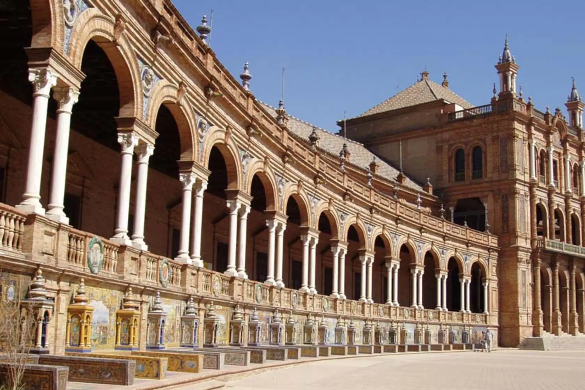 میدان عمومی اسپانیا ( پلازا د اسپانا)