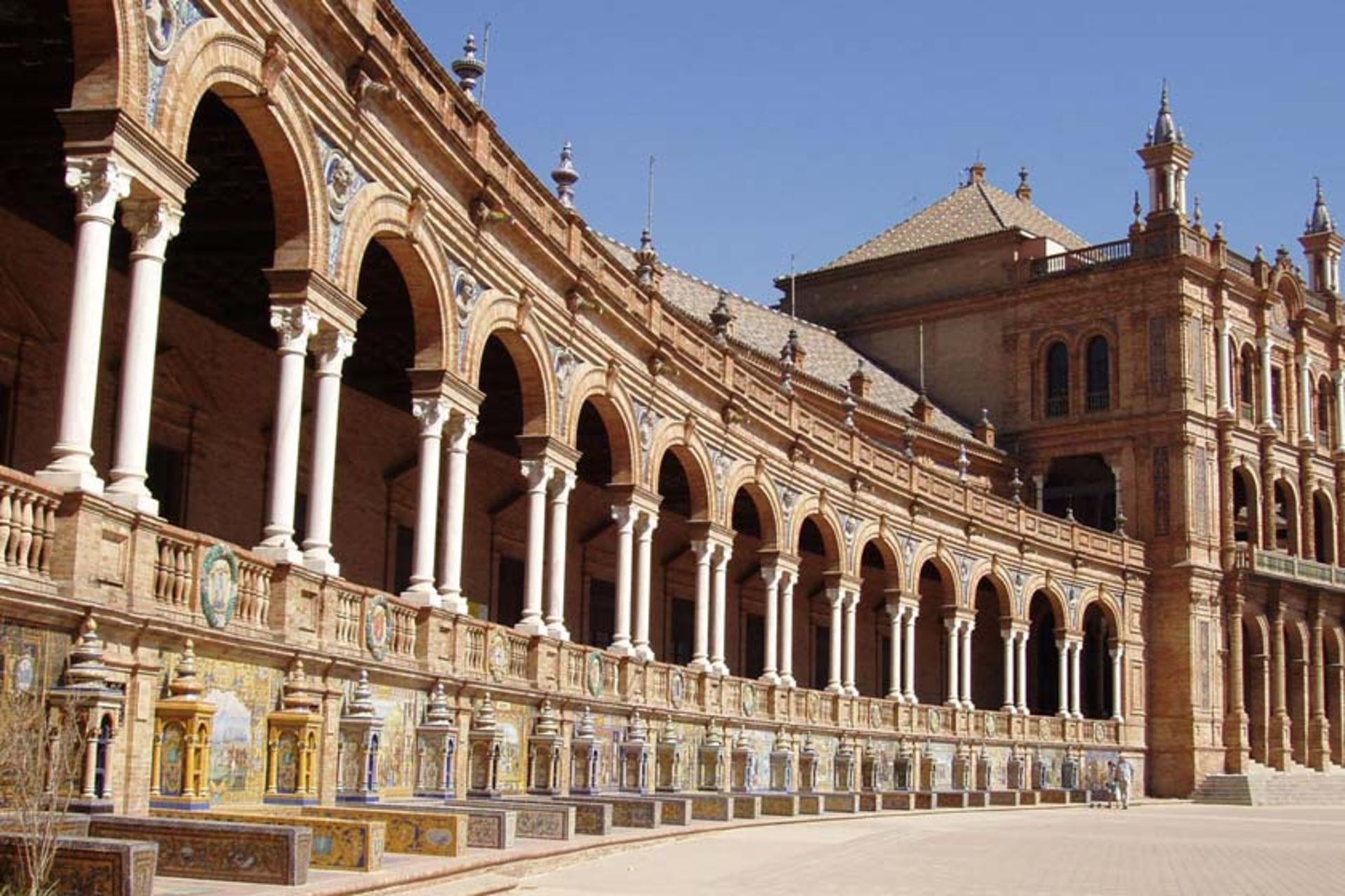 میدان عمومی اسپانیا ( پلازا د اسپانا)