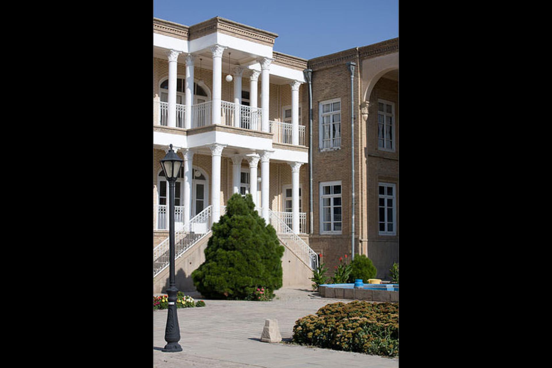 خانه گنجه ای زاده