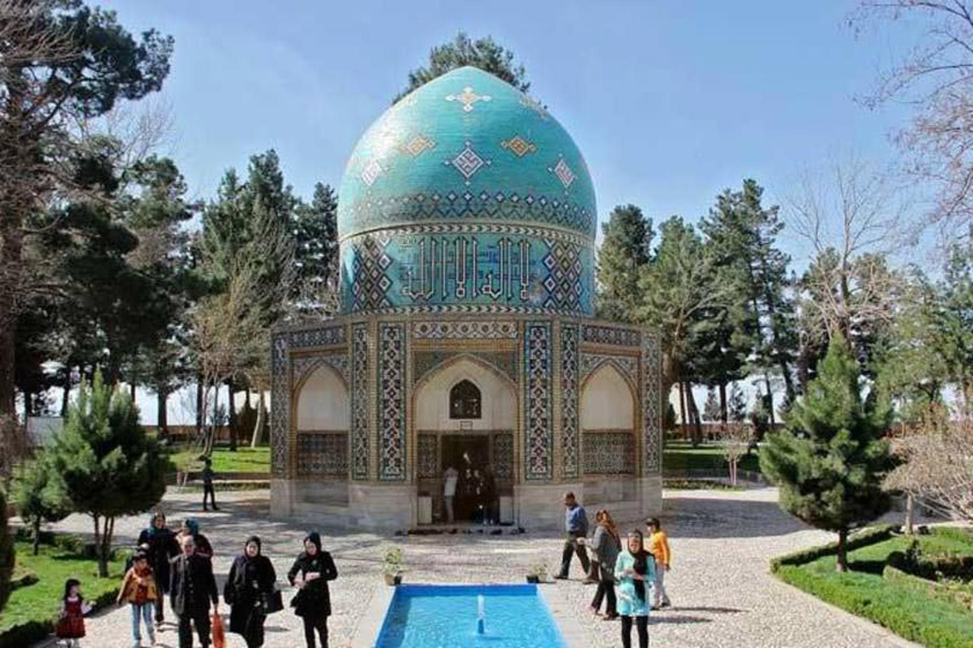 زیارتگاه قدمگاه 