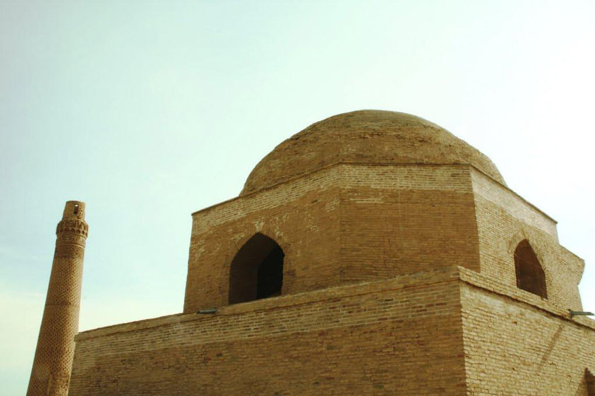 آرامگاه ارسلان جاذب