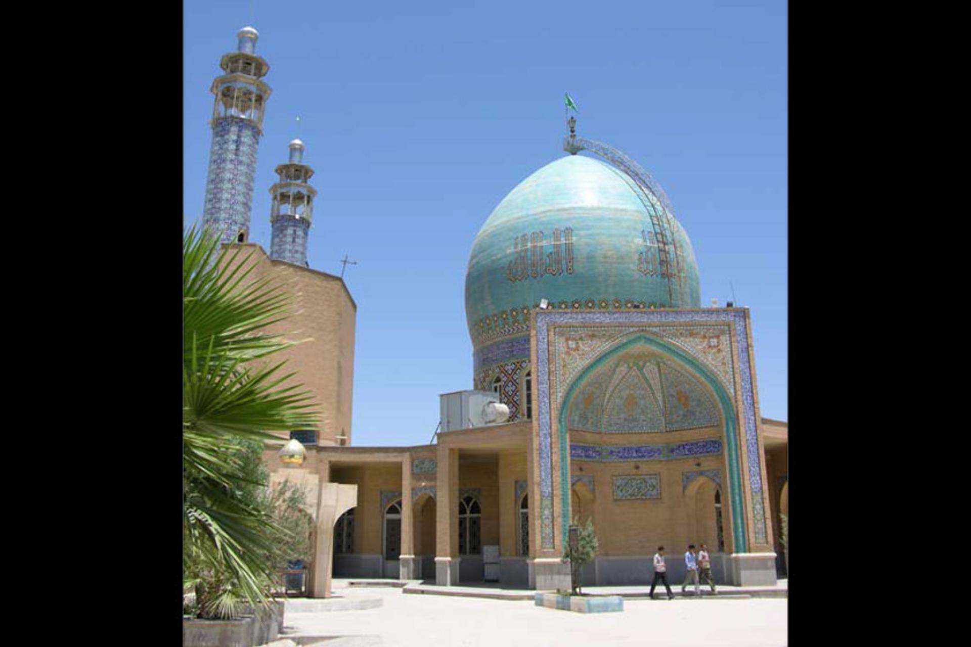 آرامگاه احمد بن اسحاق قمی