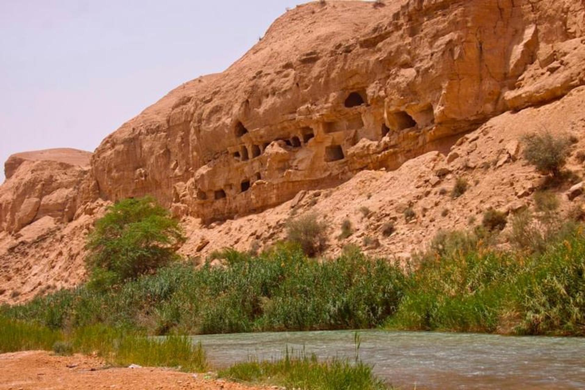 غار چهل‌ خانه