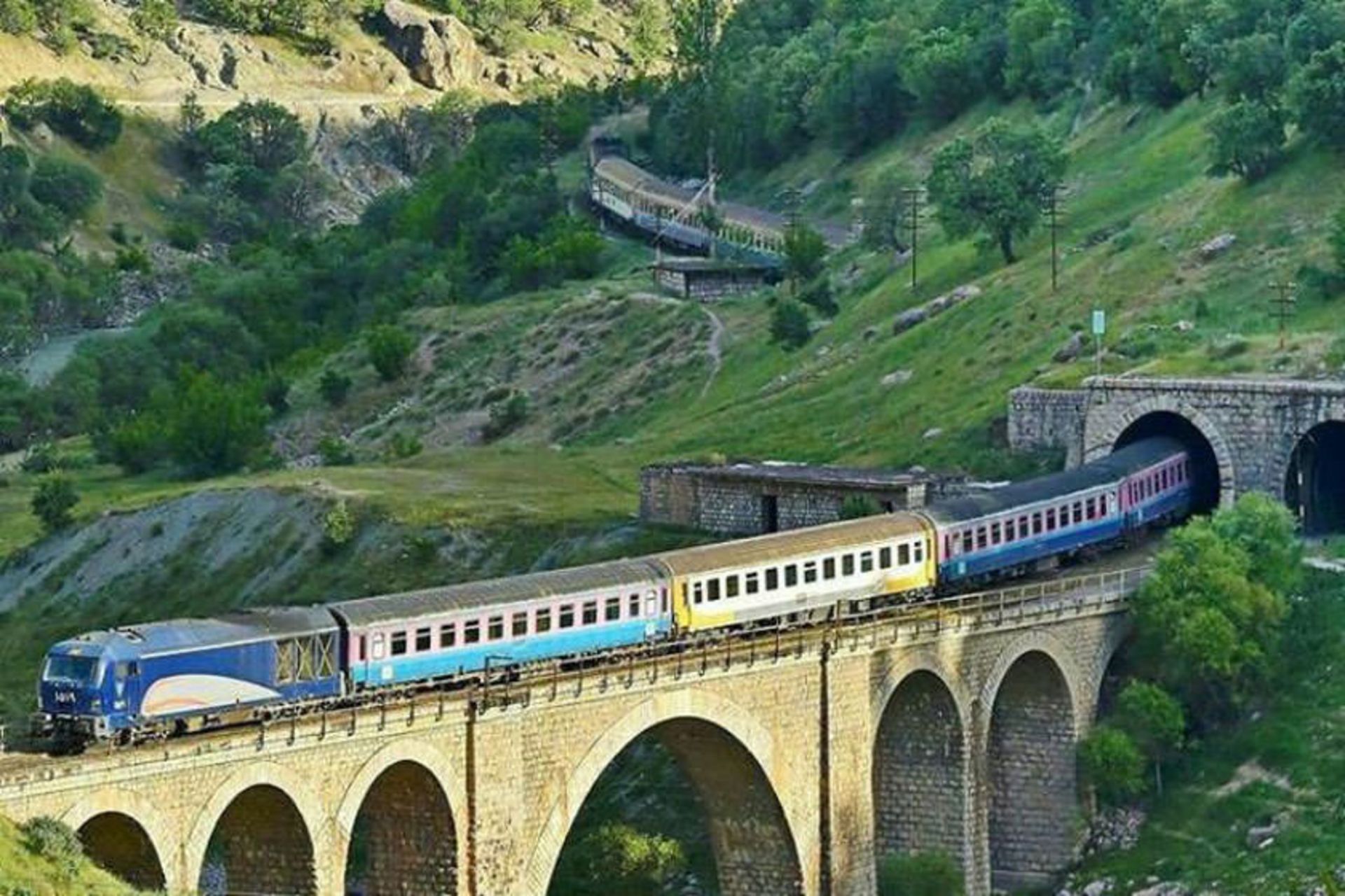 قطار گردشگری غرب کشور