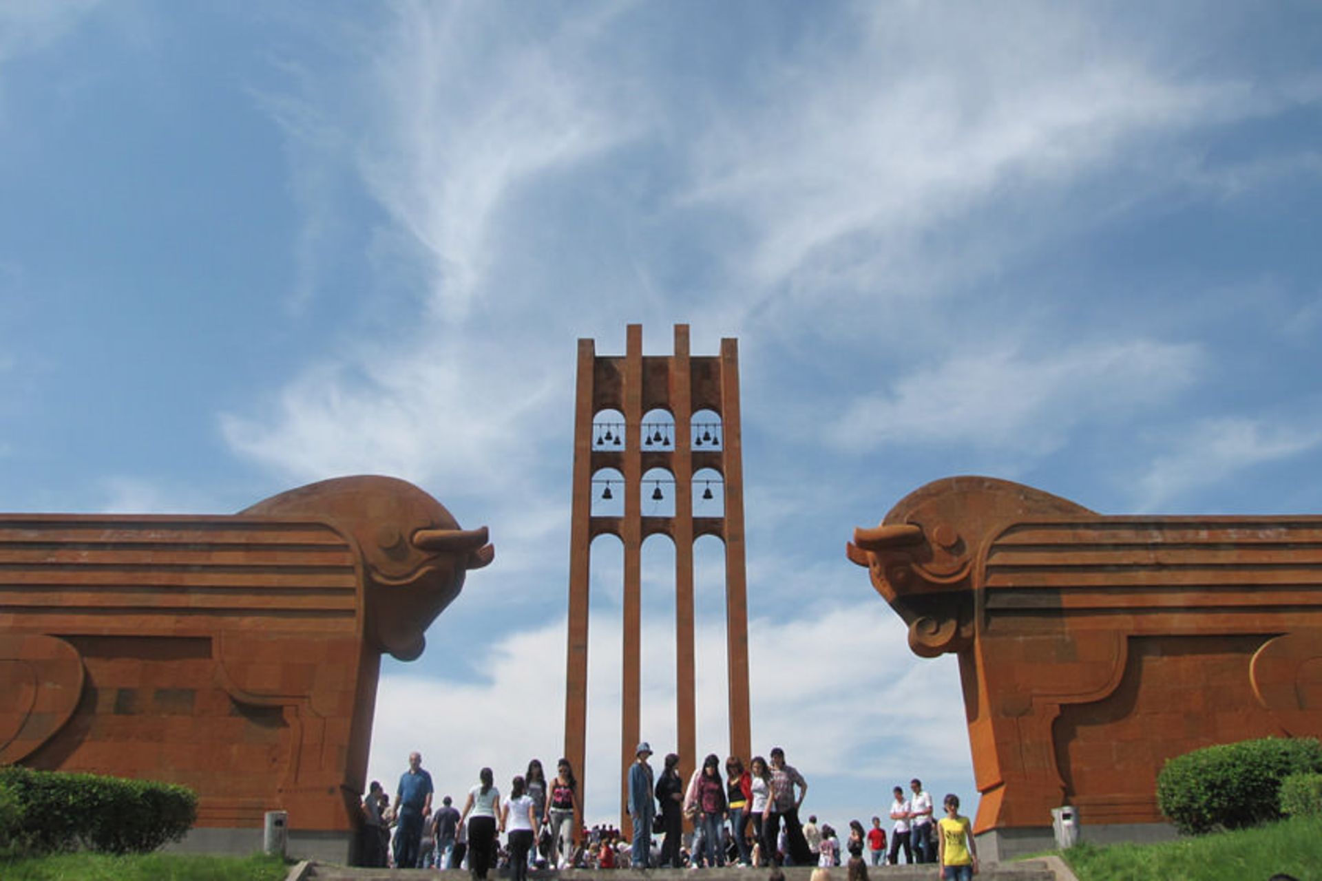 یادبود سرداراپات (یادبود سردارآباد)