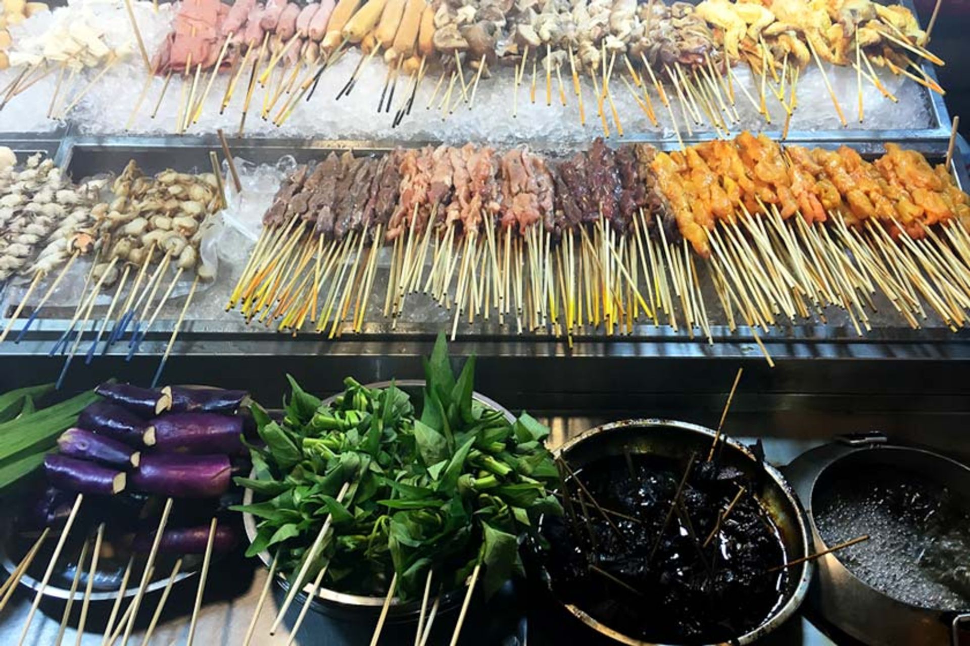 بازار شبانه غذای خیابان آلور