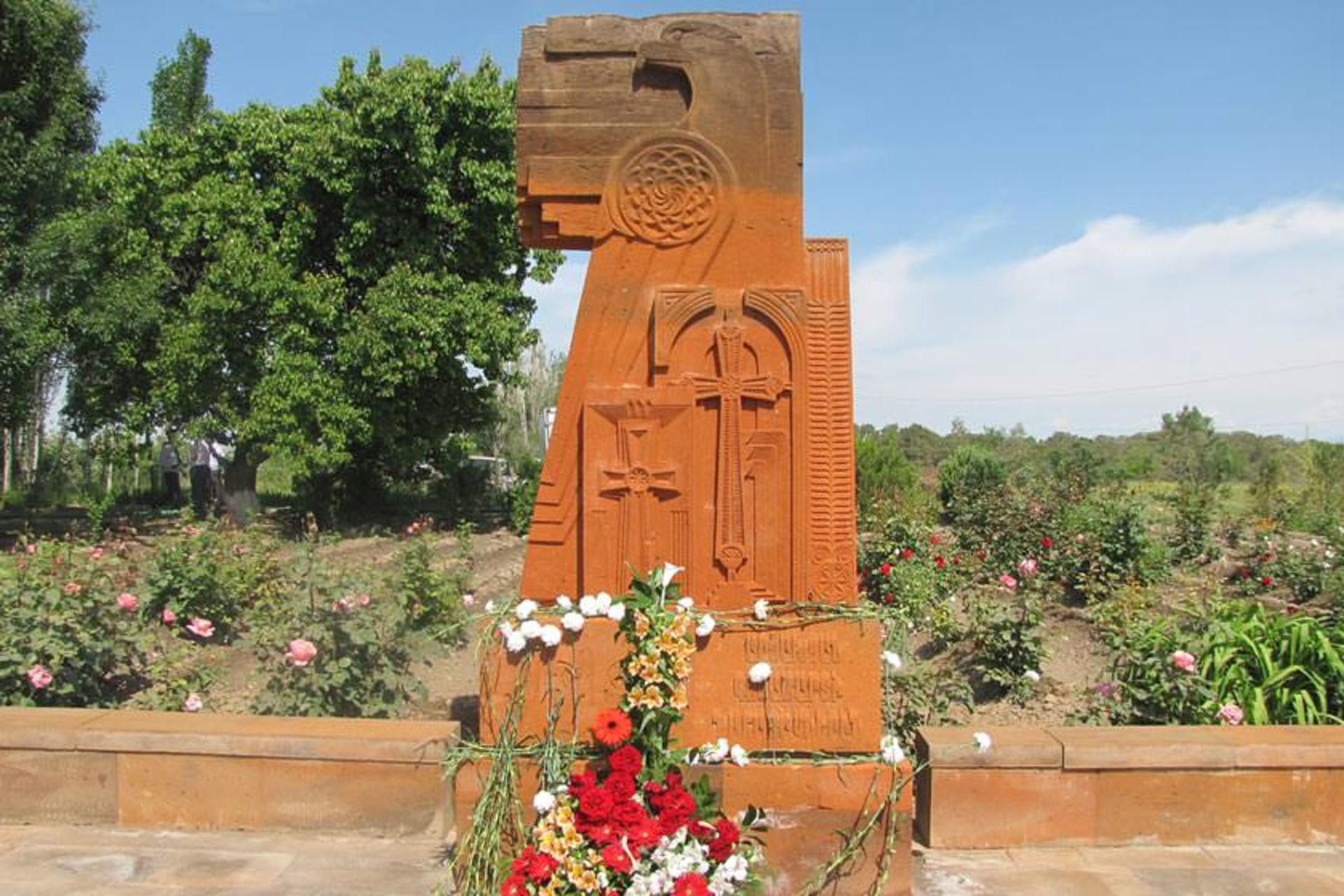 یادبود سرداراپات (یادبود سردارآباد)