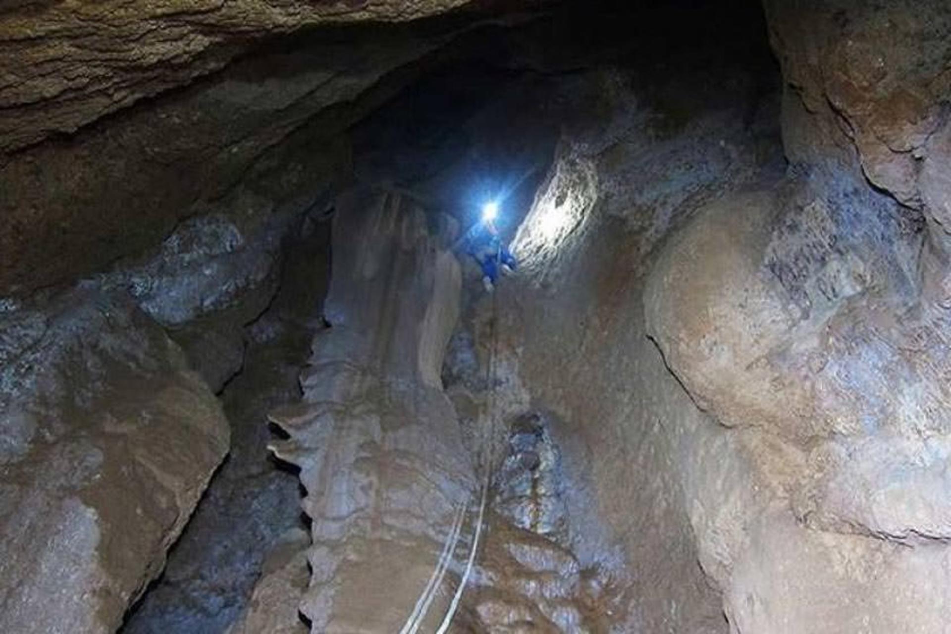 غار تانا (غار گرز رستم)