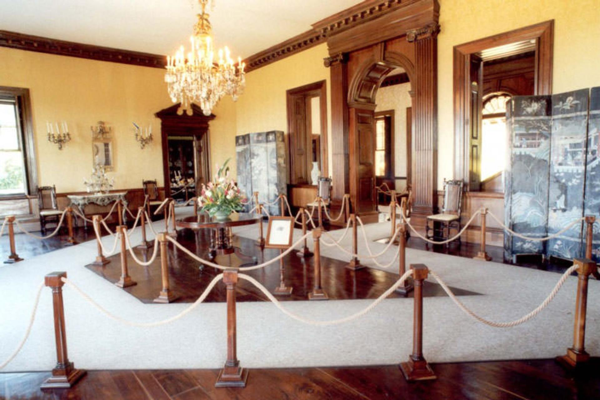 عمارت رز هال