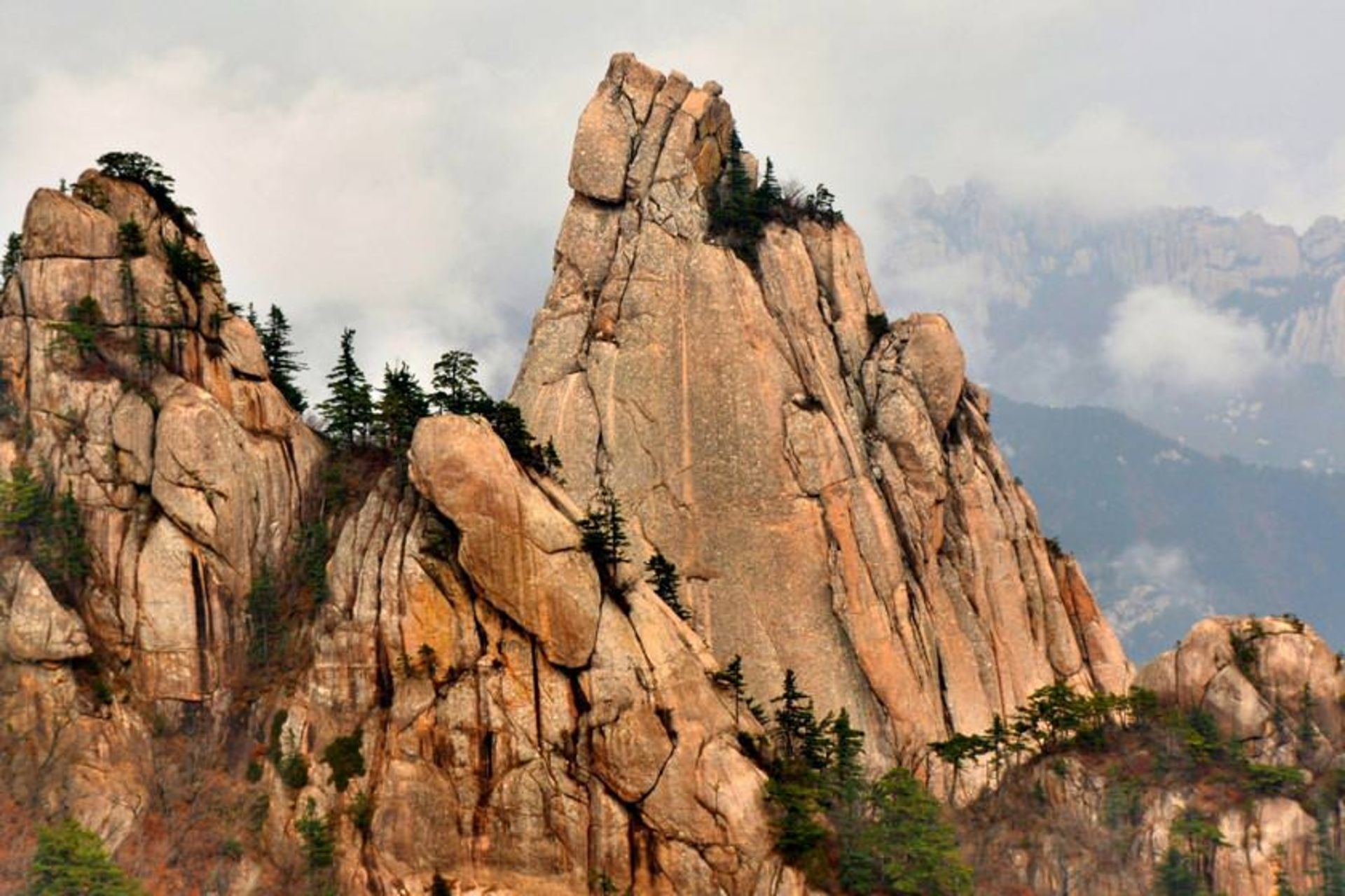 مسیر کوهستانی دایناسور (مسیر کوهستانی گونگ ریونگ)