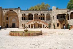 کاخ بیت الدین