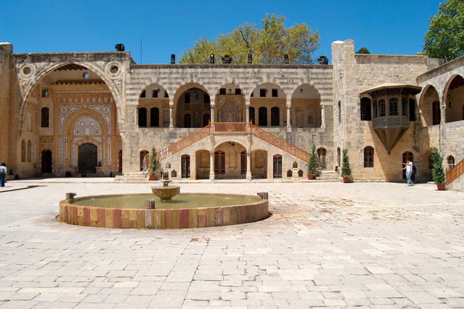 کاخ بیت الدین