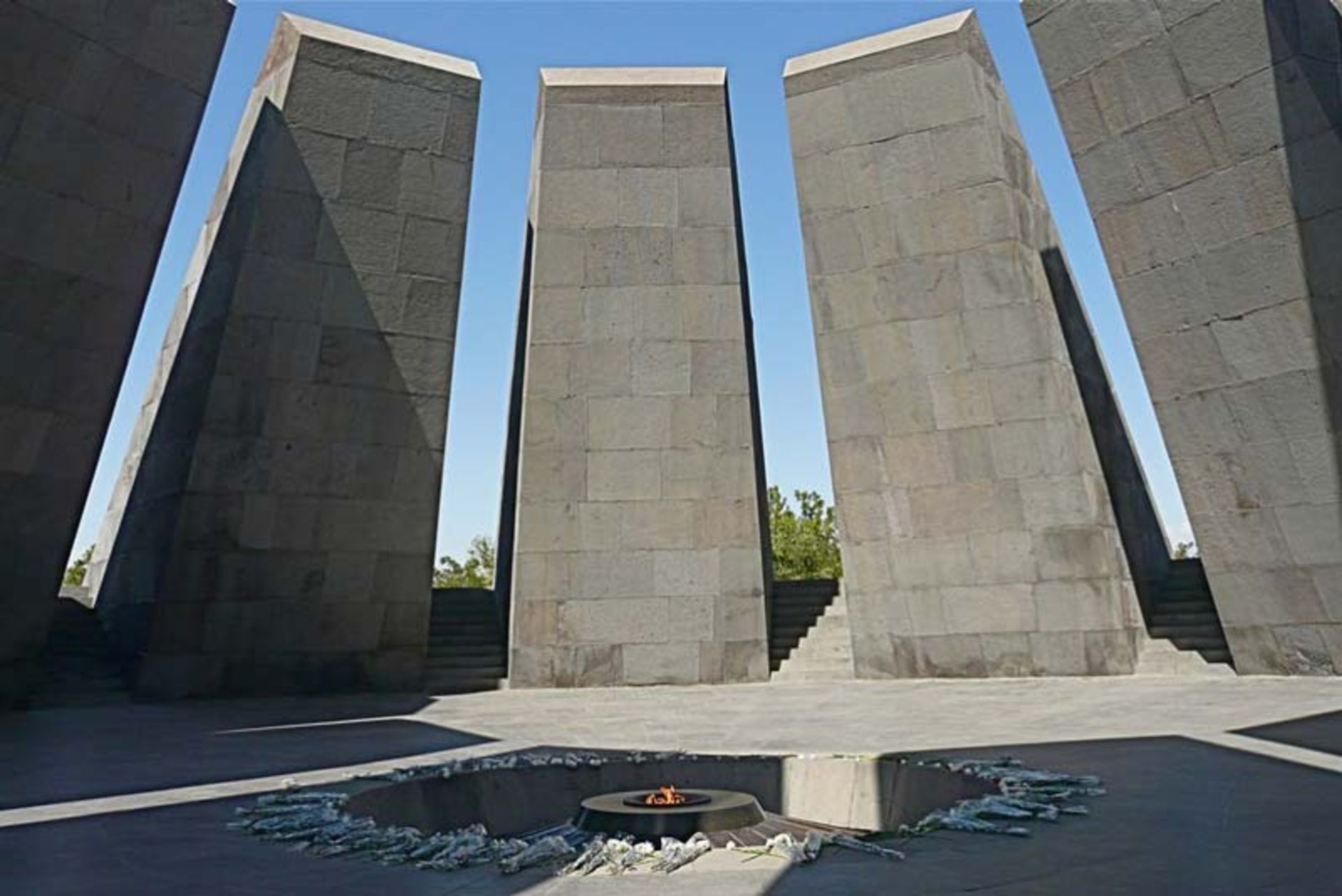 یادمان نسل کشی ارامنه ایروان