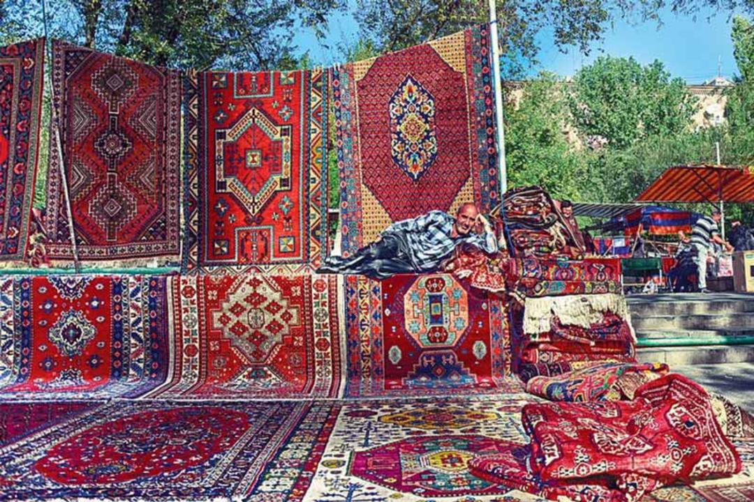 بازار ورنیساژ ایروان