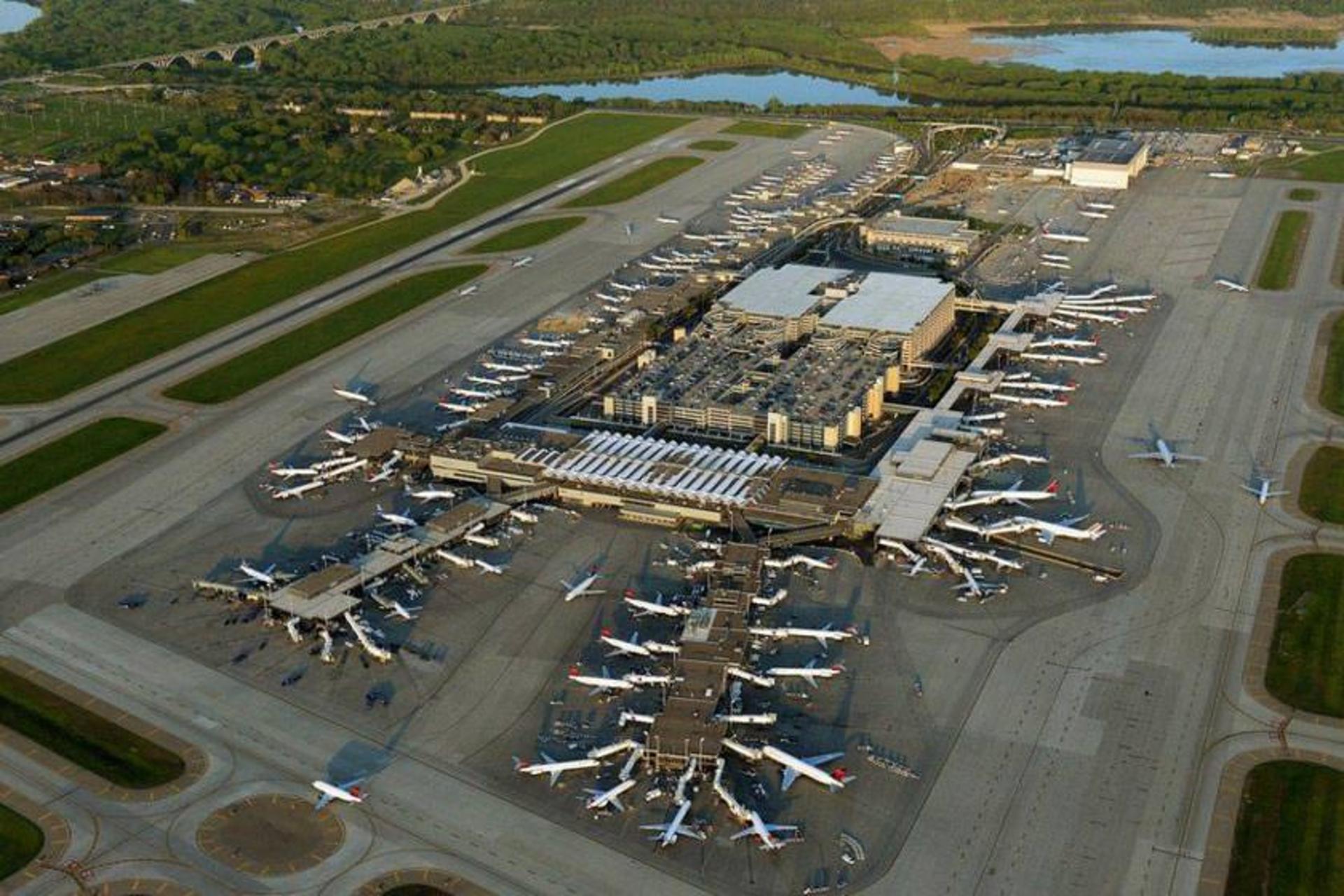 فرودگاه بین‌ المللی مینیاپولیس−سنت پل