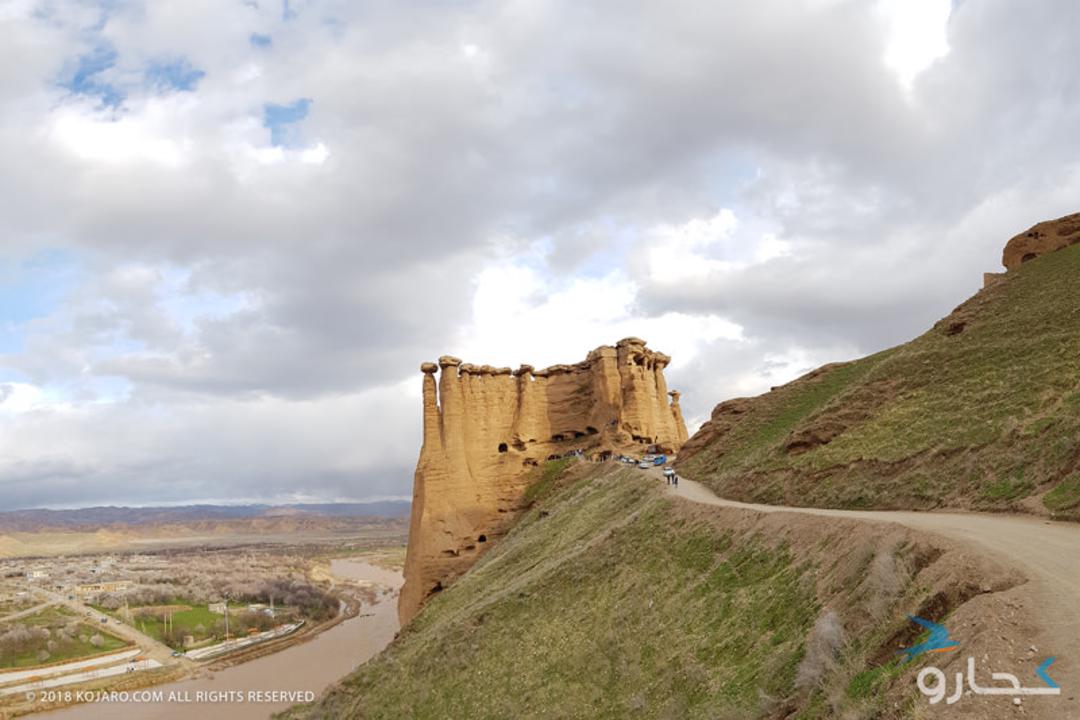 راه خاکی دسترسی به قلعه بهستان