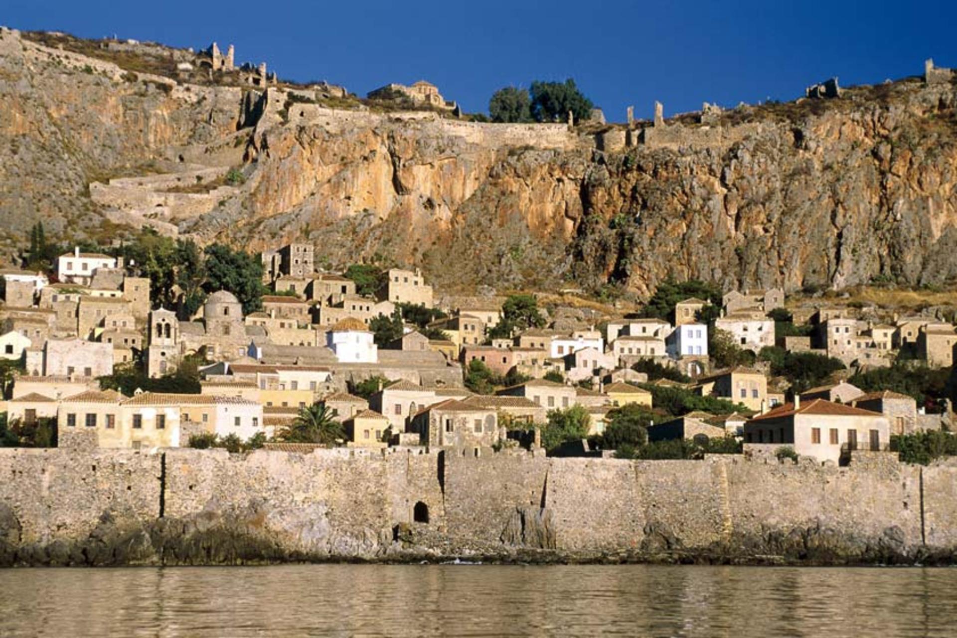 قلعه مونمواسیا