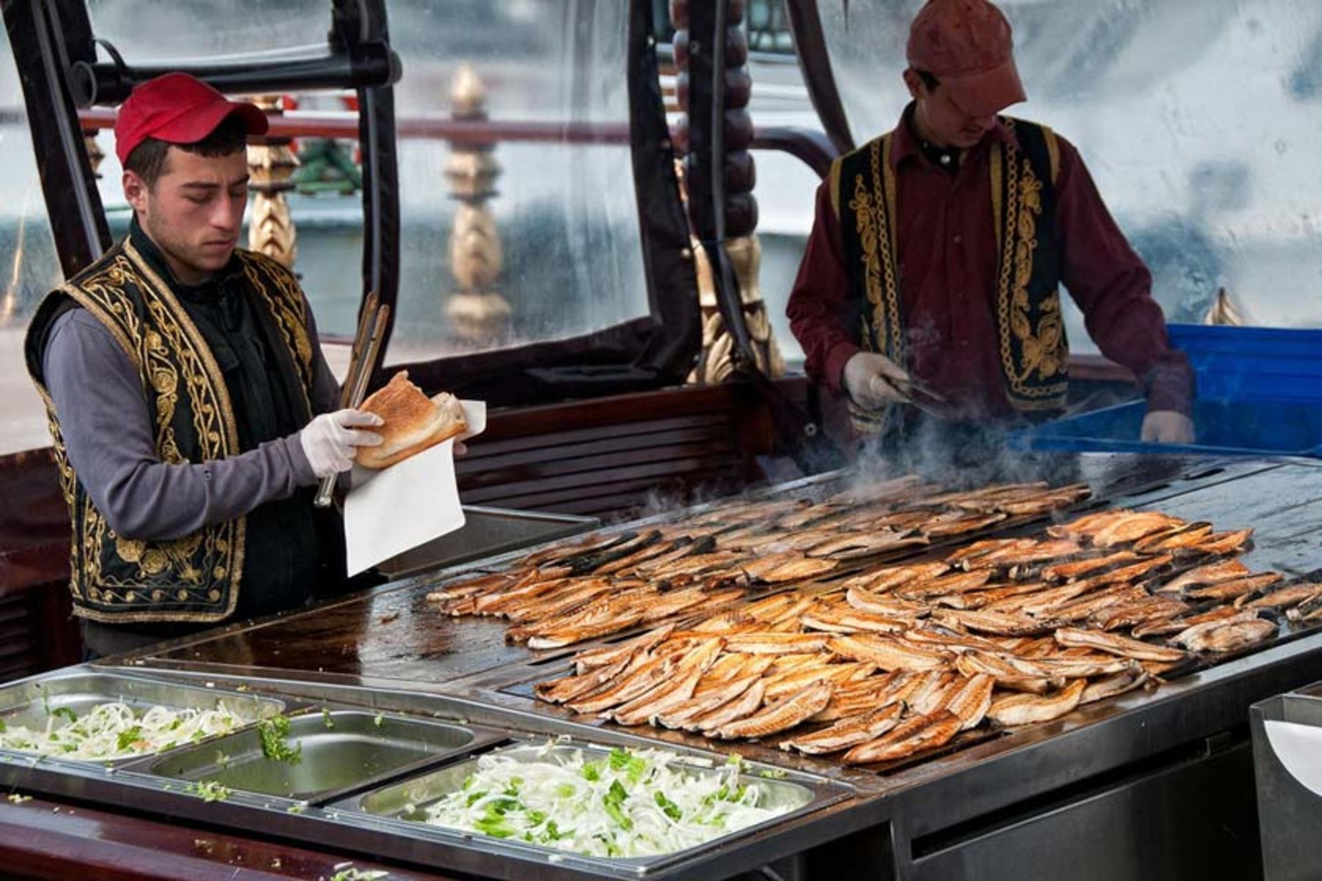 ساندویچ ماهی استانبول