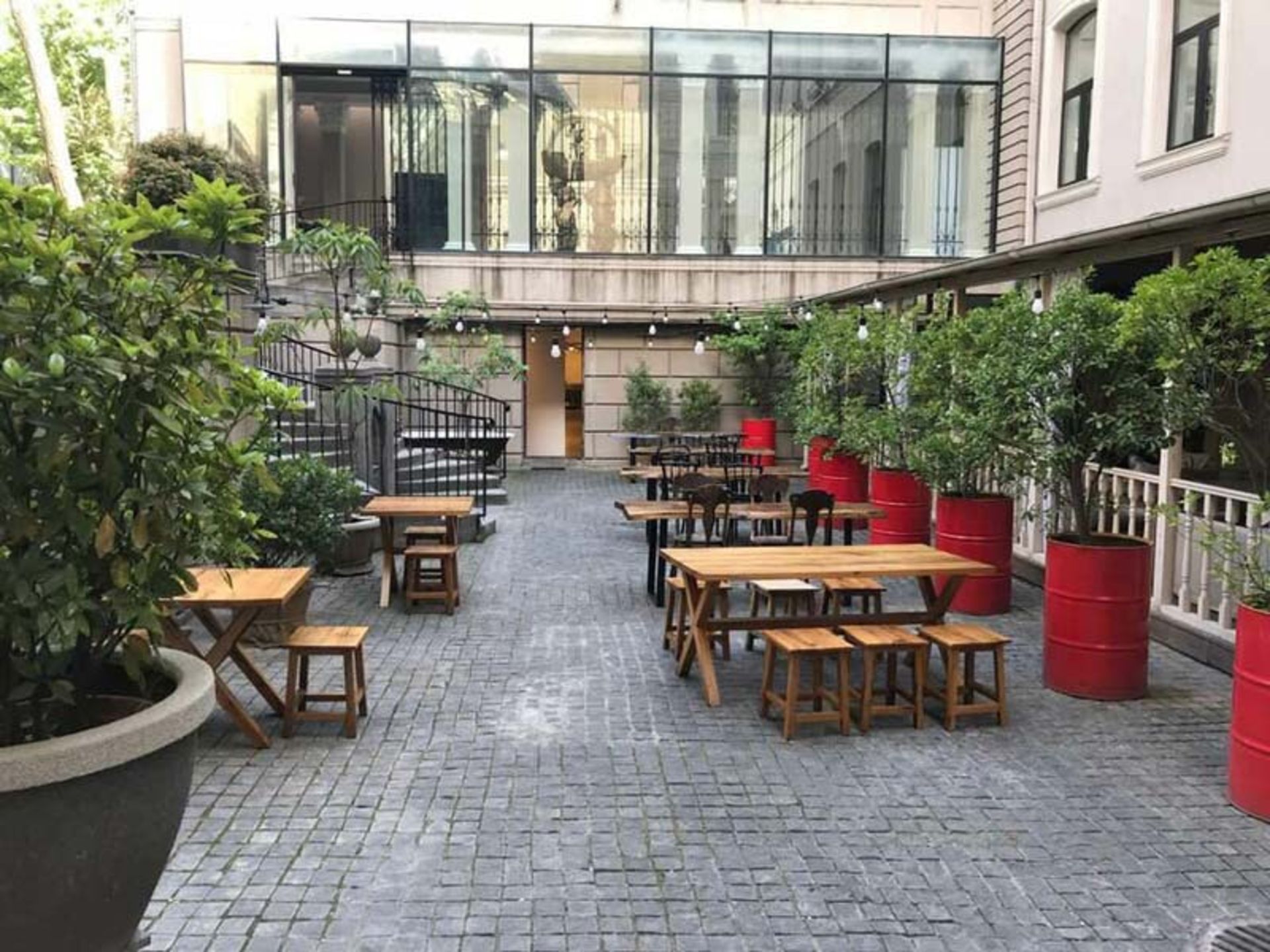 رستوران آکادمی لانژ (Academy Lounge Restaurant) تفلیس